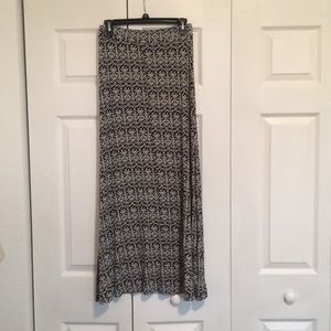 Black and white maxi skirt
